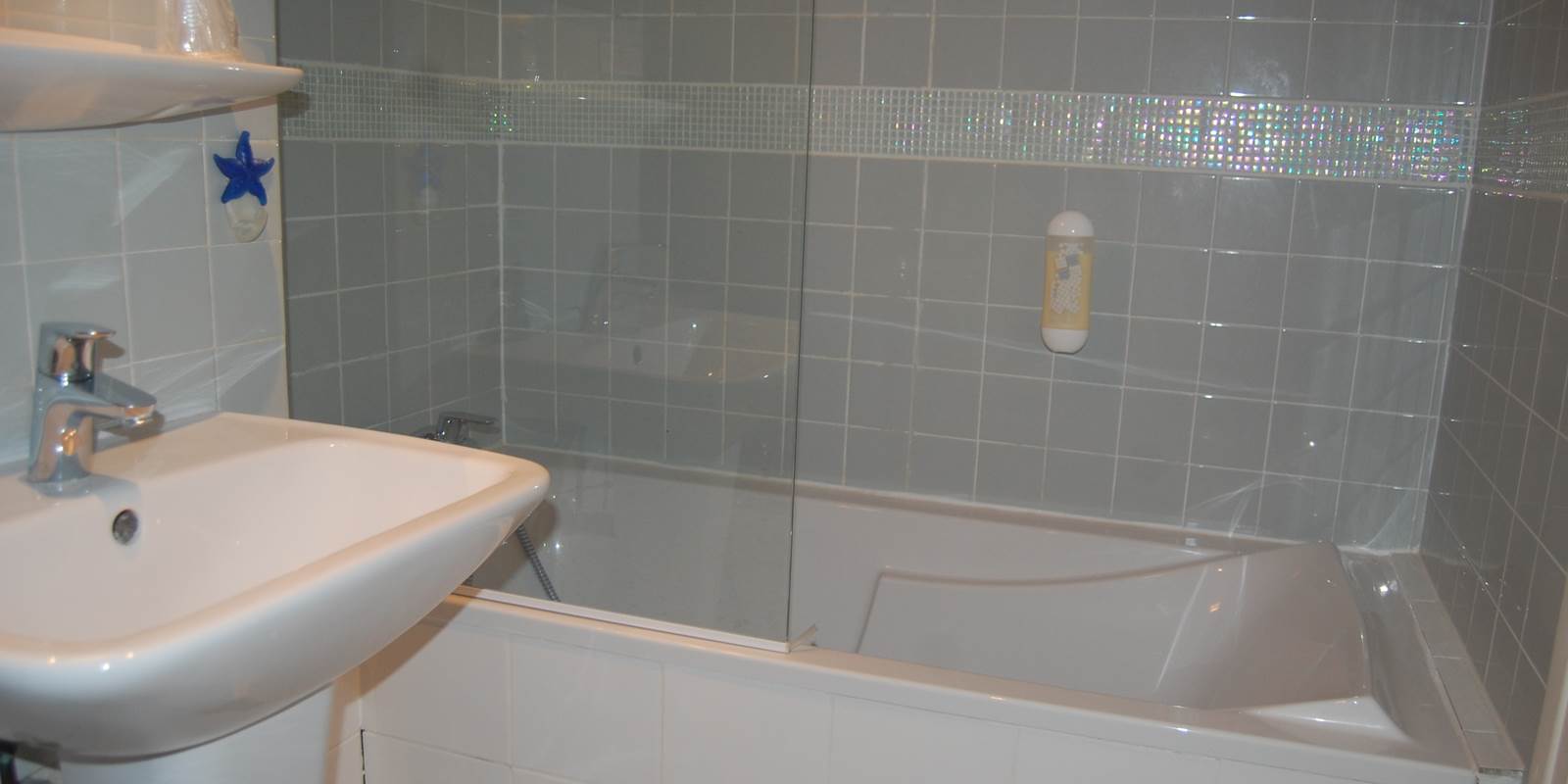 Salle de bain hôtel 2 étoiles Paris6